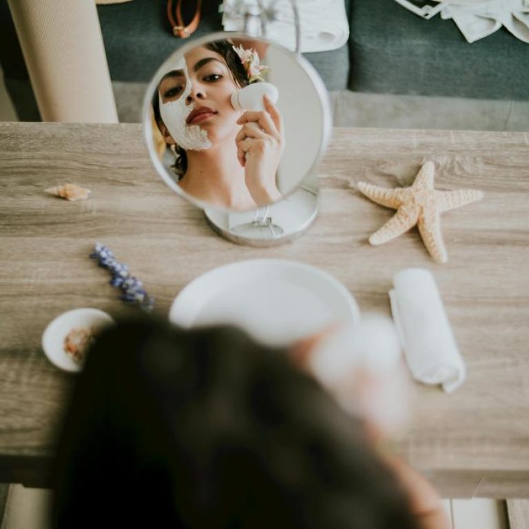 Face-scrub-004cc0b968cc4e0589f688ddbde90ef6
