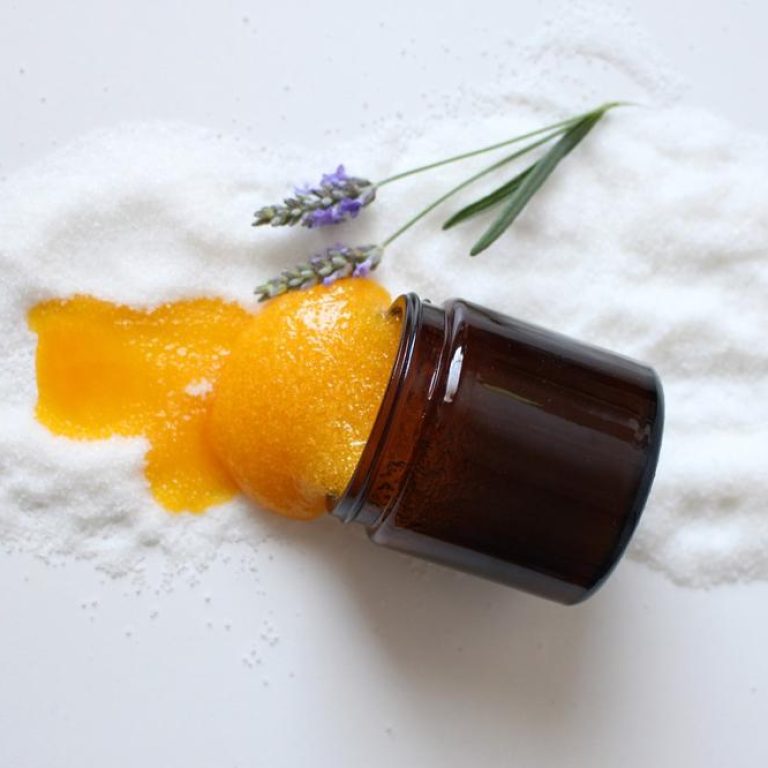 Face-scrub-82aa623a37784e899d2b5eca40c38711