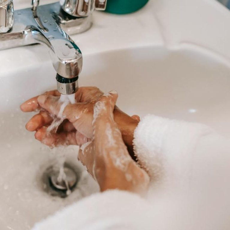 Washing-hands-16ae0e44d8144f279a50800ad3a4a1d3