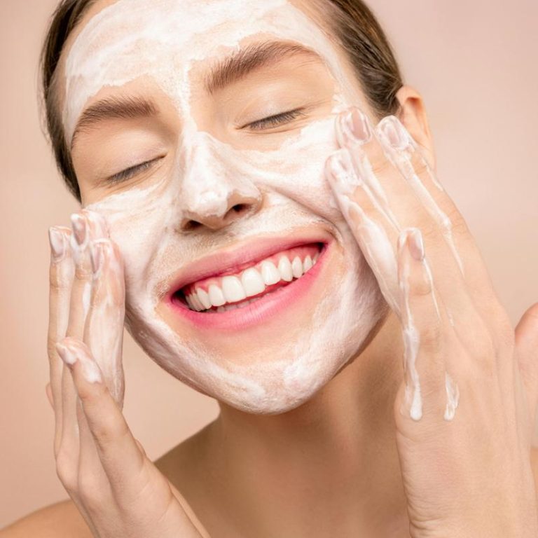 natural-skincare-97abc8db6a2348cb9e7b595d164b5923